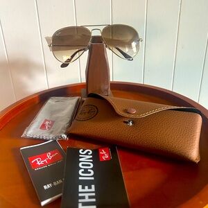 Brand new Ray-Ban aviator style sunglasses